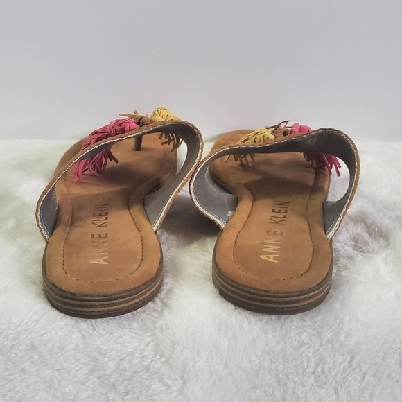 NWOT Anne Klein Adrienna Iflex Tan Leather Tassel Thong Sandals Size 9.5M - Picture 5 of 14